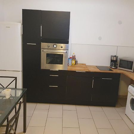 Spacious Apartment Near The Center Виена Екстериор снимка
