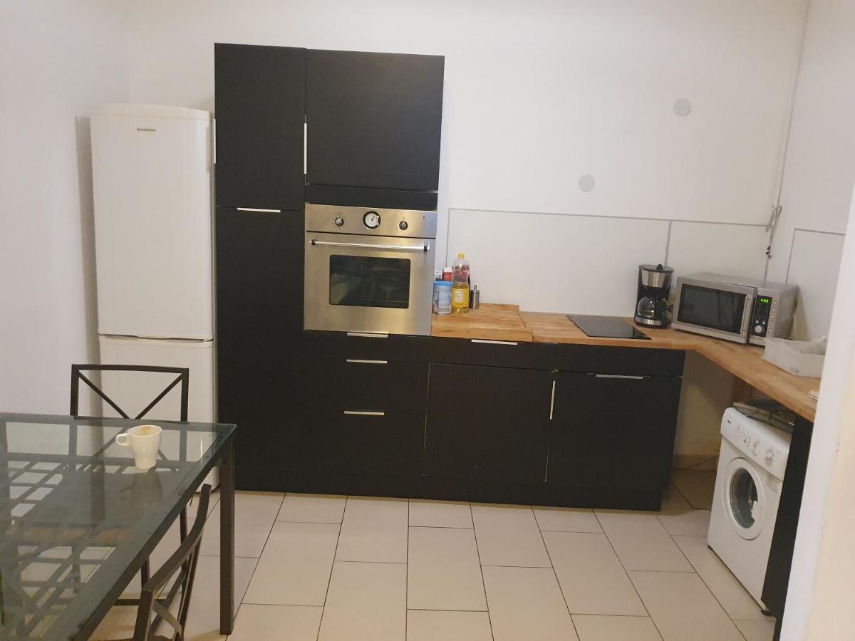 Spacious Apartment Near The Center Виена Екстериор снимка