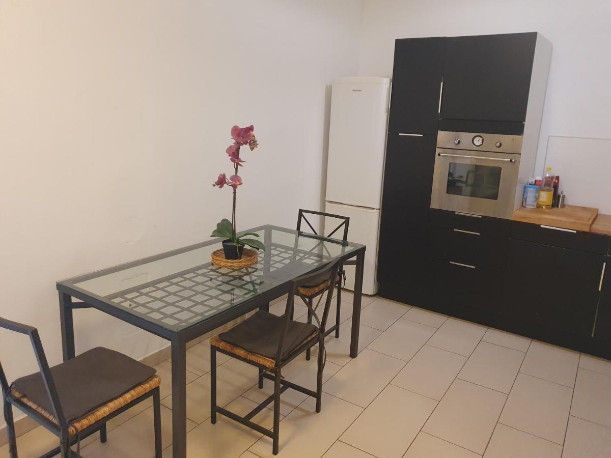Spacious Apartment Near The Center Виена Екстериор снимка