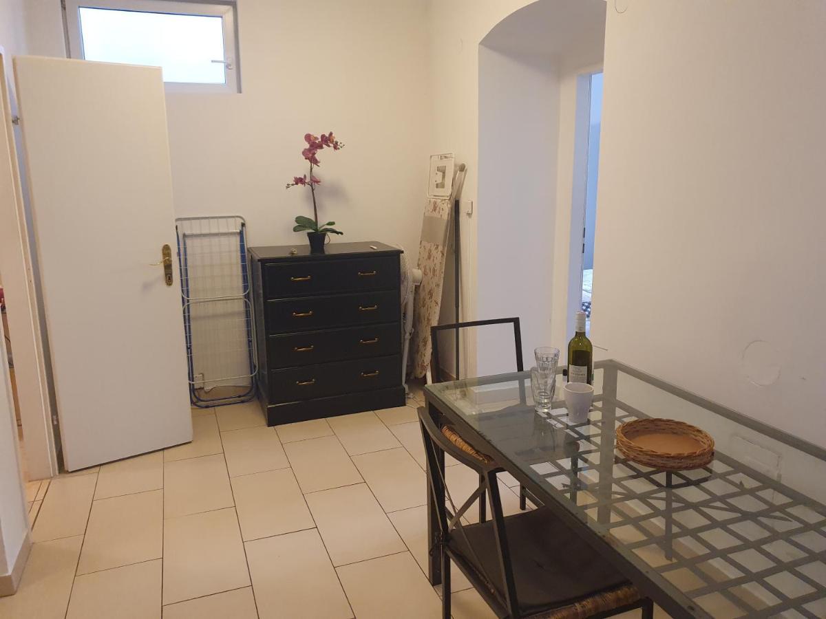 Spacious Apartment Near The Center Виена Екстериор снимка